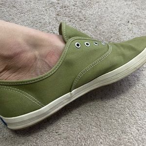 7.5 olive green keds